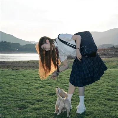 这名男子，捡到了人鱼。